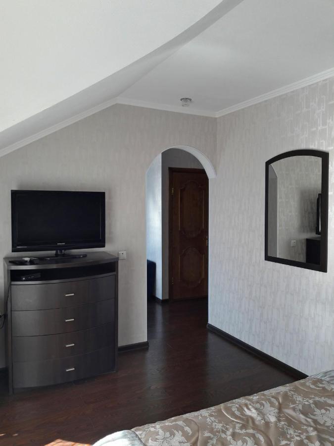 Kristall Hotel Бостері Екстер'єр фото