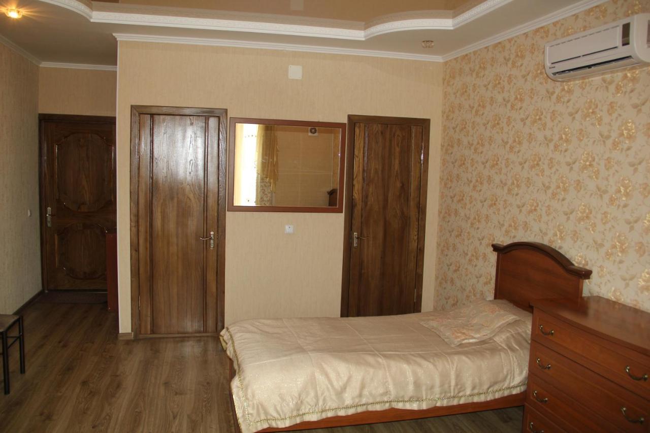 Kristall Hotel Бостері Екстер'єр фото