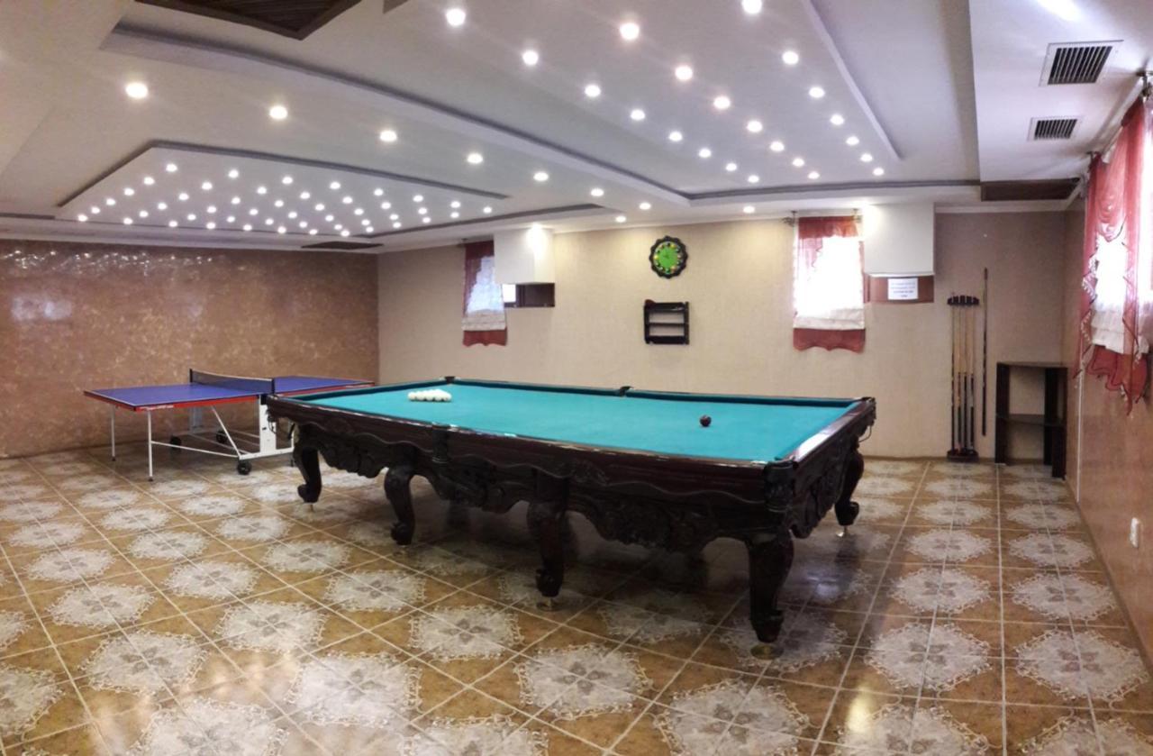 Kristall Hotel Бостері Екстер'єр фото