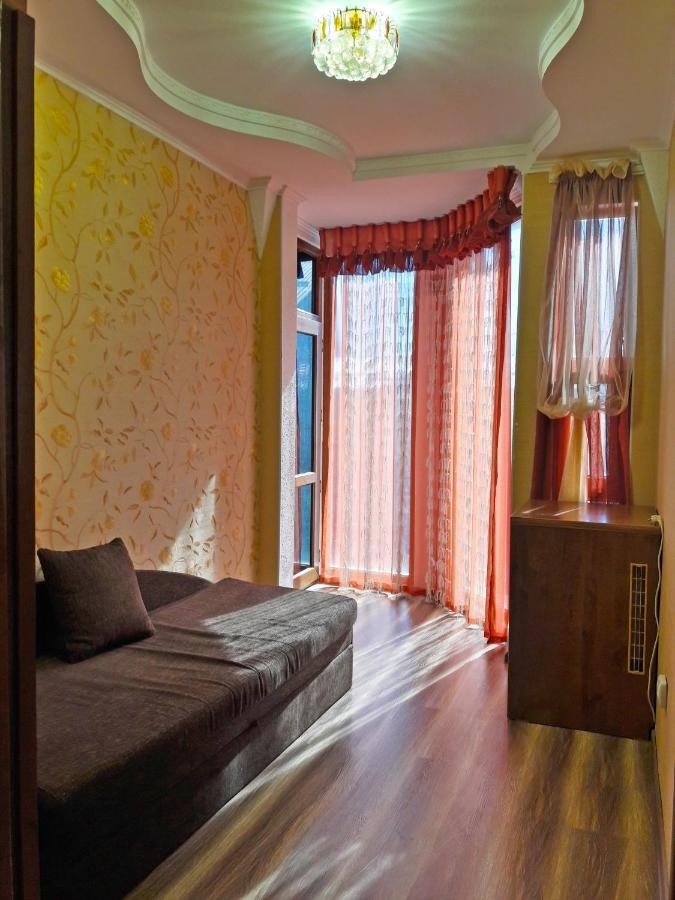 Kristall Hotel Бостері Екстер'єр фото