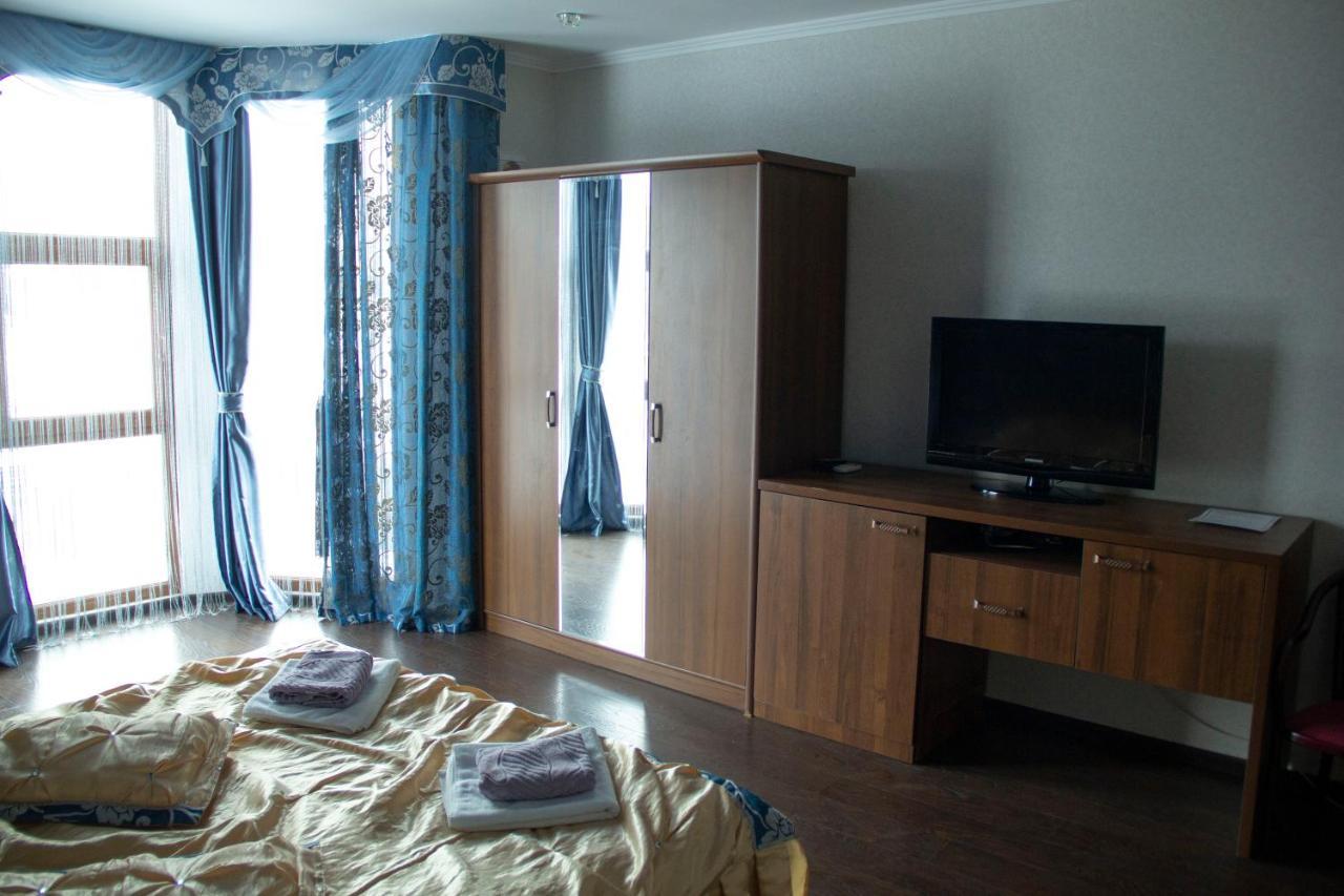 Kristall Hotel Бостері Екстер'єр фото