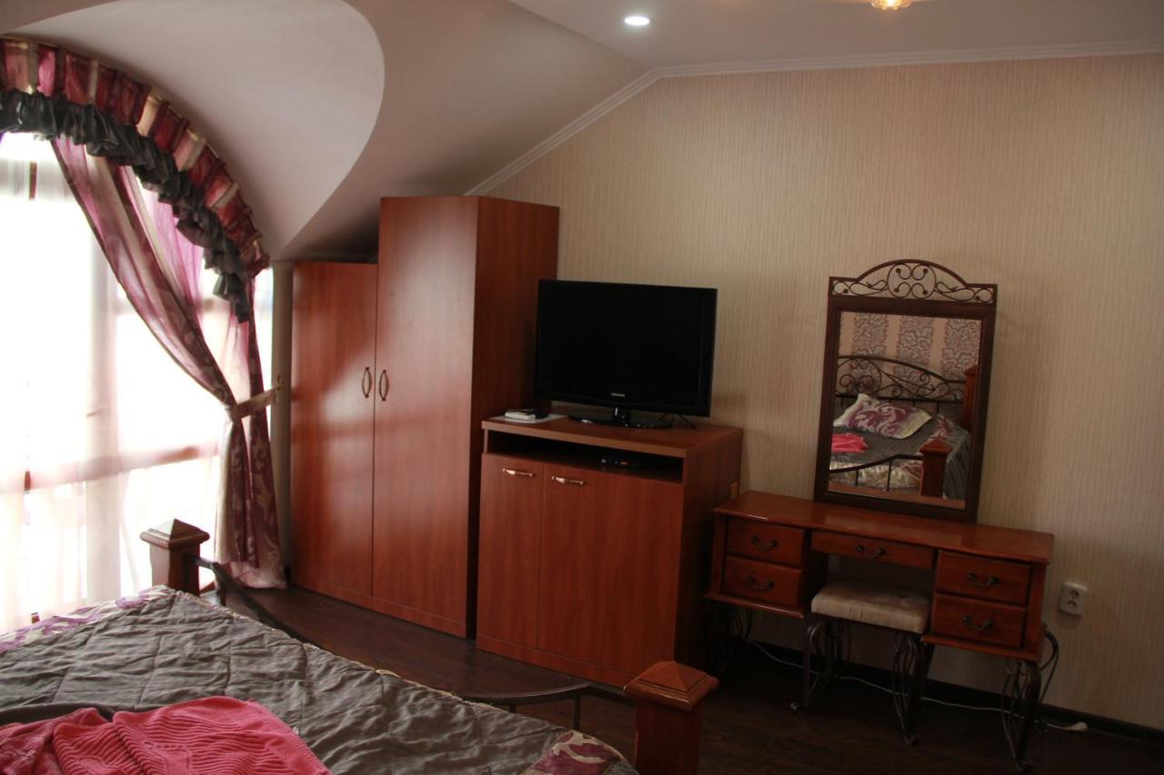 Kristall Hotel Бостері Екстер'єр фото