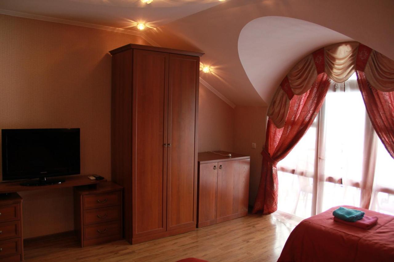 Kristall Hotel Бостері Екстер'єр фото