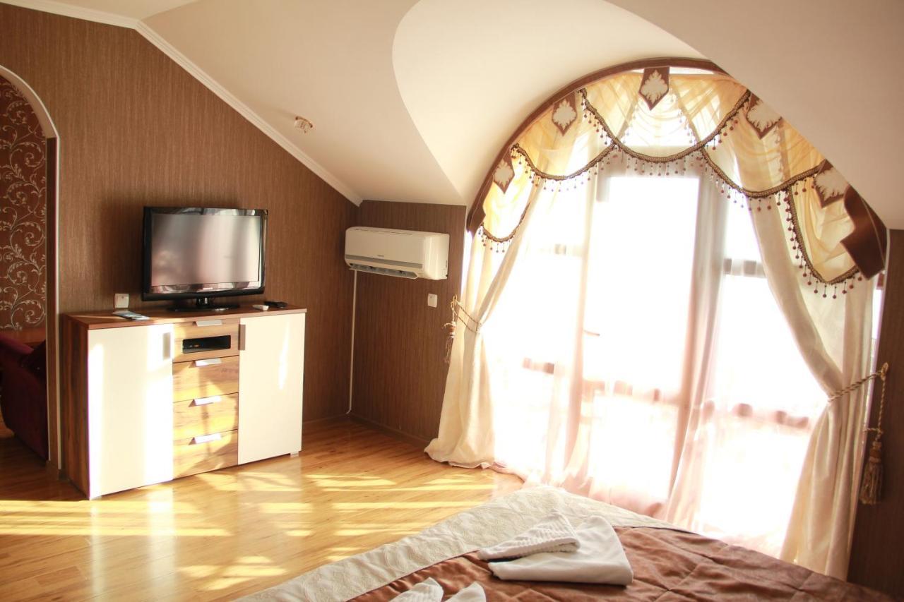 Kristall Hotel Бостері Екстер'єр фото