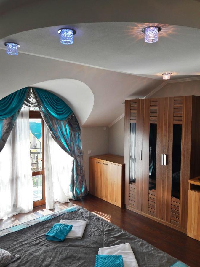 Kristall Hotel Бостері Екстер'єр фото